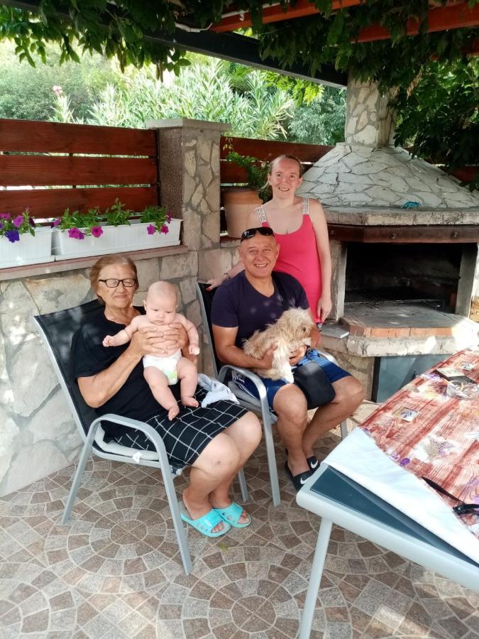 Apartmani Alma Pola Esterno foto