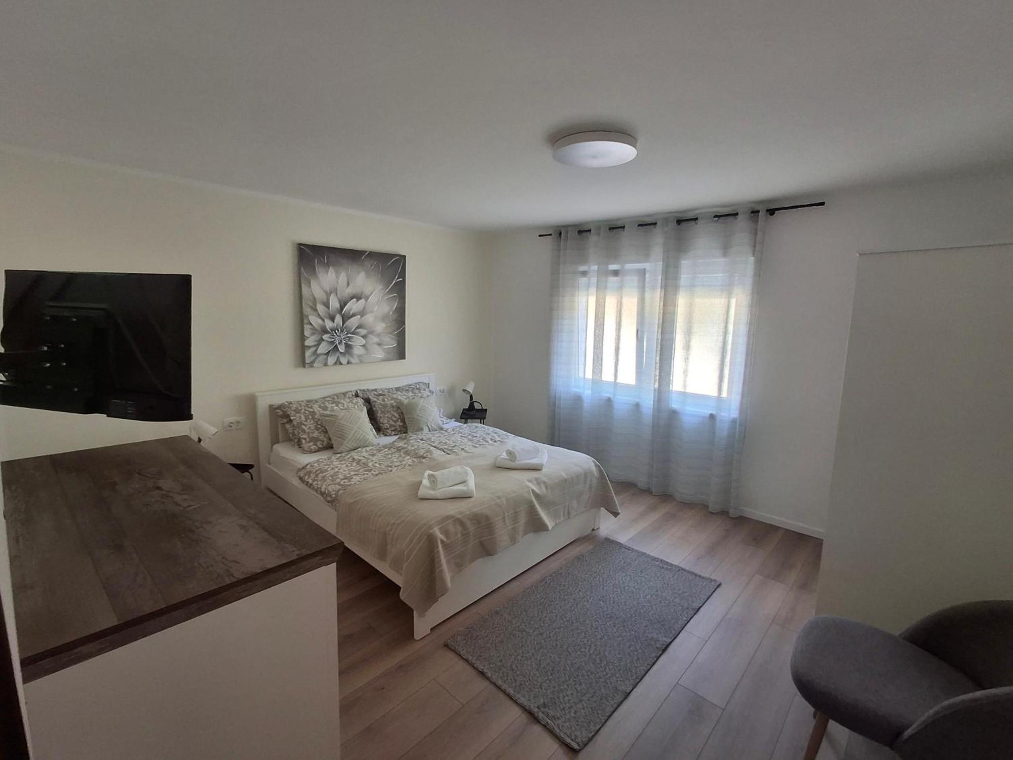 Apartmani Alma Pola Esterno foto