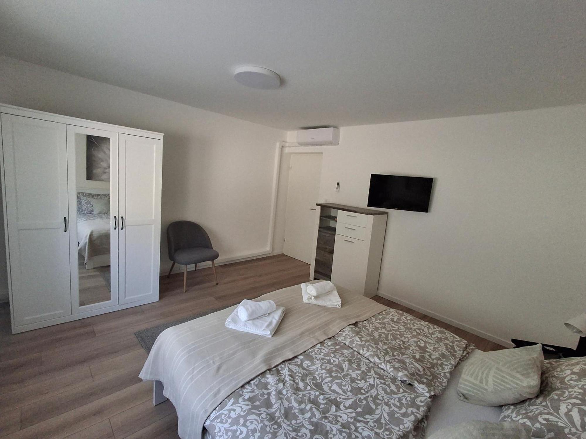 Apartmani Alma Pola Esterno foto