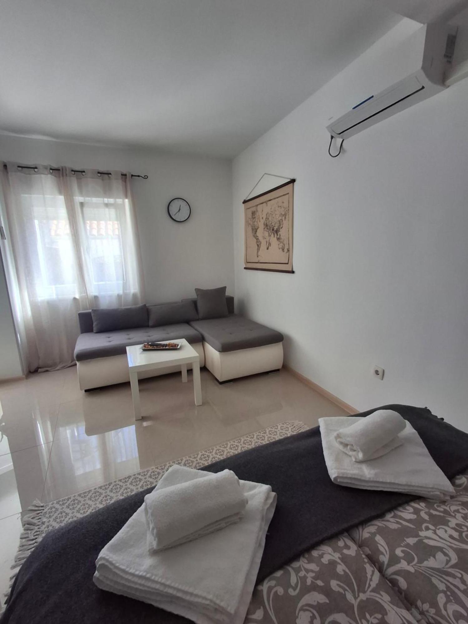 Apartmani Alma Pola Esterno foto