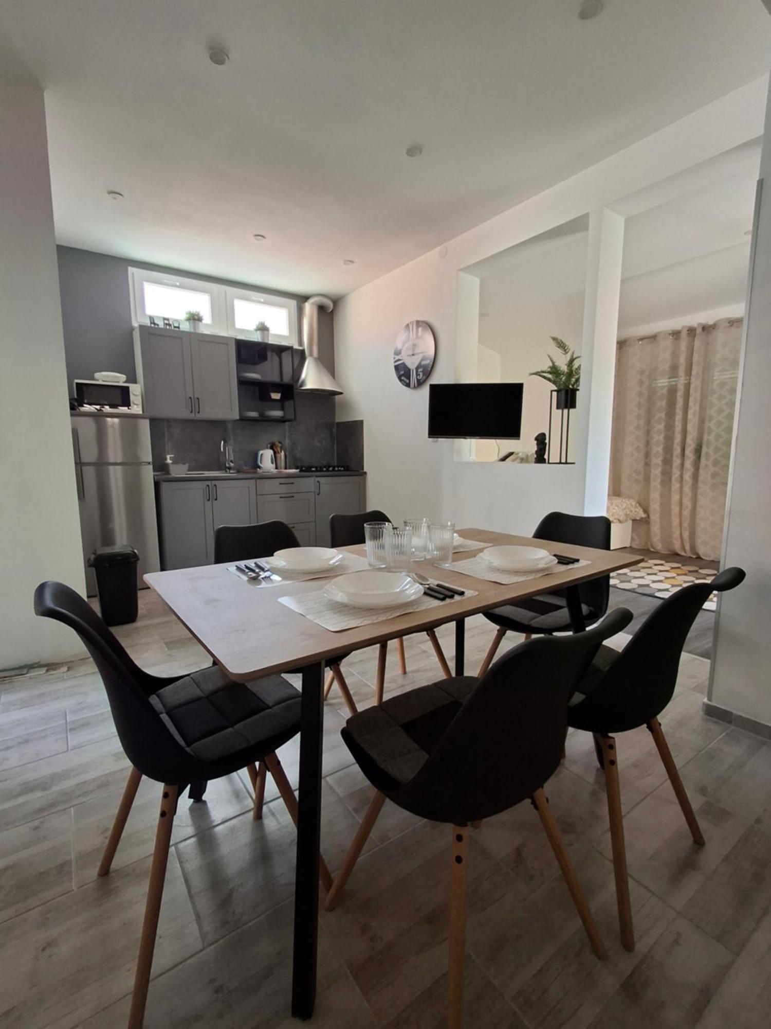 Apartmani Alma Pola Esterno foto